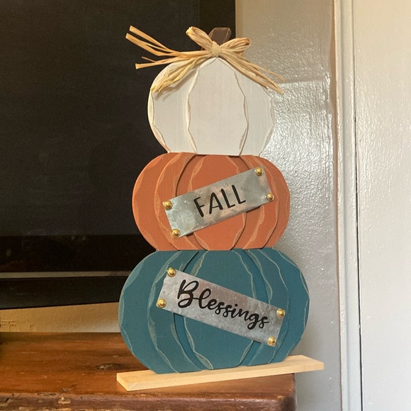 BNWT- Metal- Fall Blessings- Triple Stacked Carved Wood Pumpkins Sign w/ Base - Picture 3 of 17